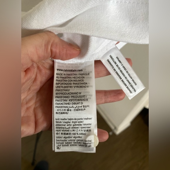 CALVIN KLEIN WHITE LONG SLEEVE BUTTON NECK - Picture 7 of 7